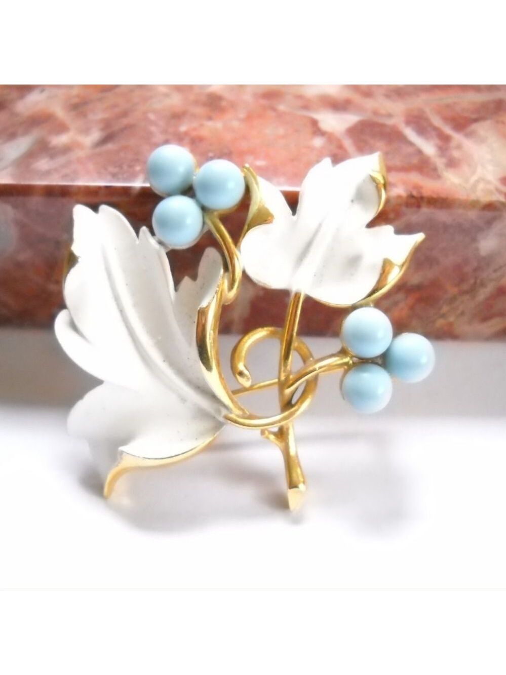 1967 Sarah Coventry White Enamel Blue Beaded Grapevine Brooch EUC 1 7/8×1 7/8" - Picture 9 of 13